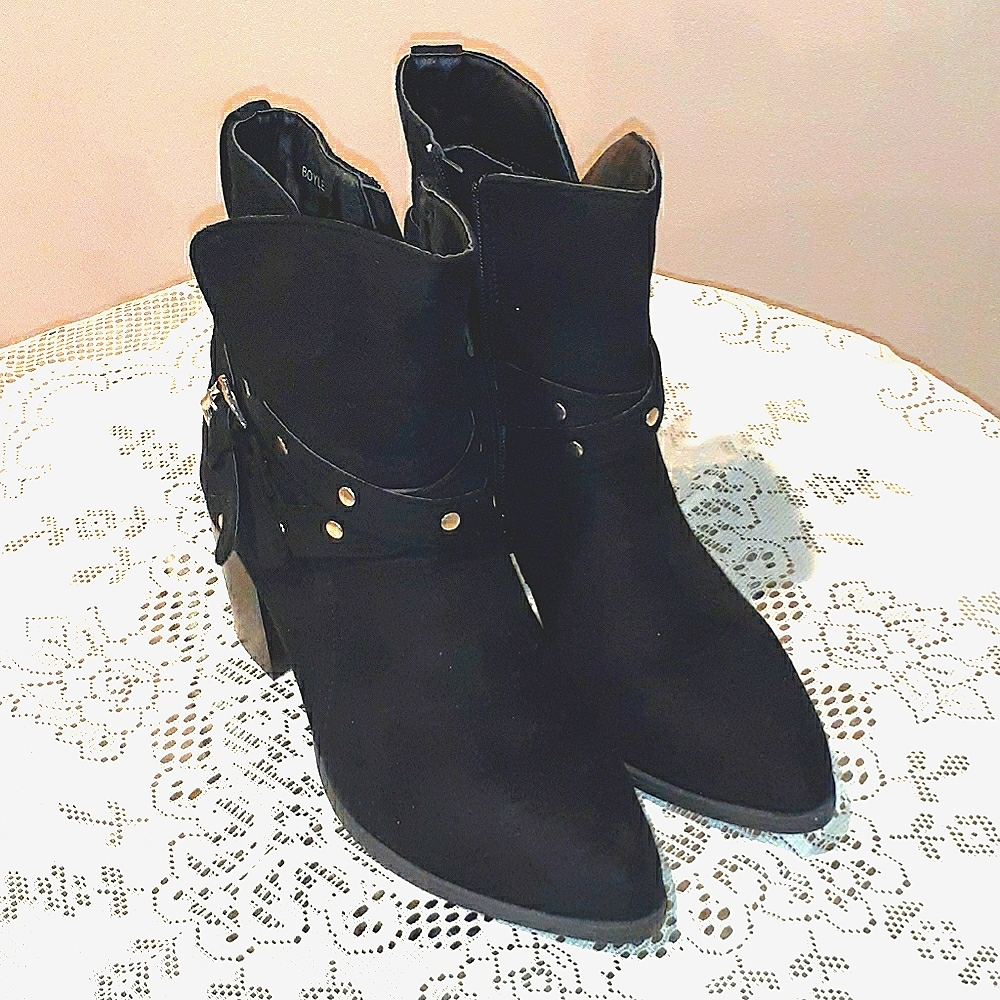 Suede Buckle Block heeled Boots